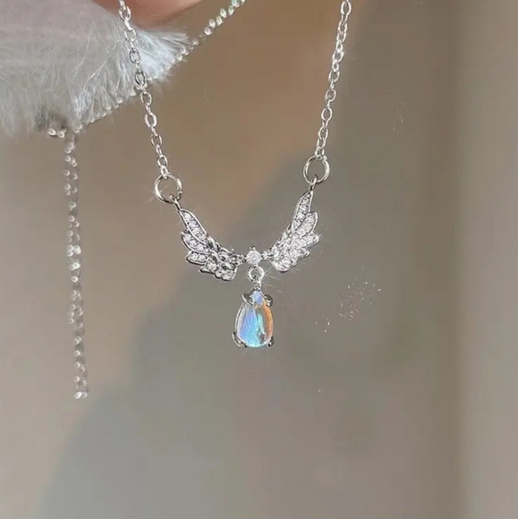 Freedom Wings 😇 Necklace - Picture 4 of 5